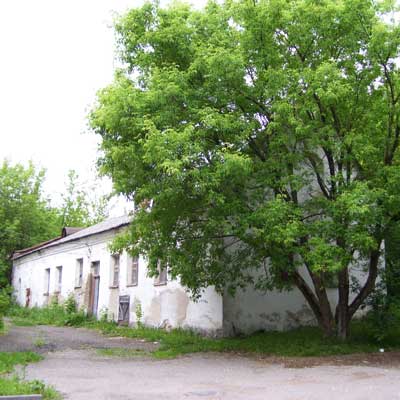 Двор Постниковых.
